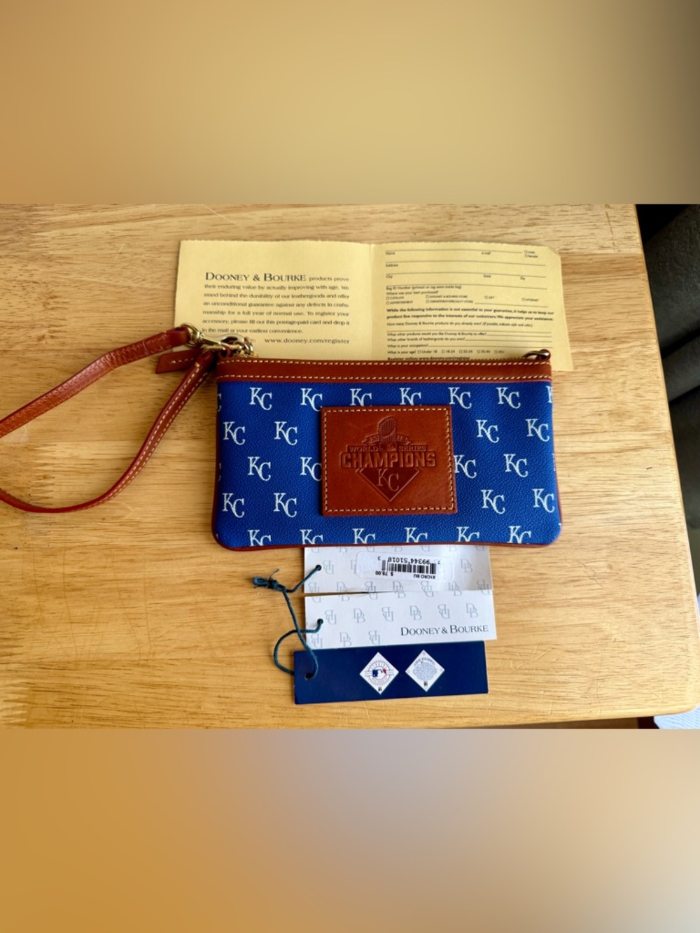 ⚾💙 Dooney & Bourke KC Royals World Series Wristlet 💙⚾ - Picture 5 of 8